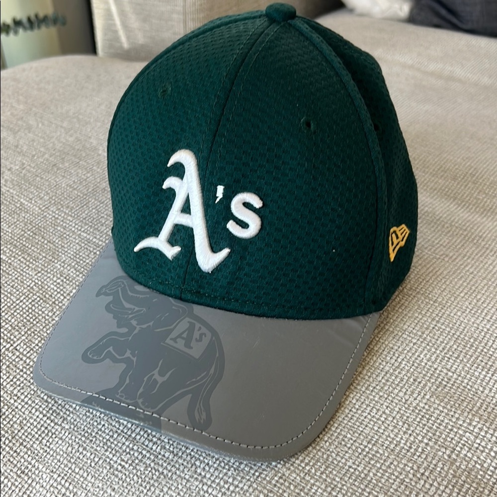 Vintage New Era Oakland A’s Green and Gray Cap with Elephant Logo - Size M/L